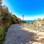 On The Ocean Coast * 阿德耶