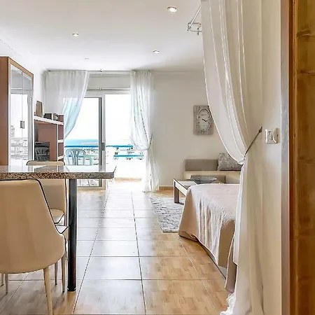 Studio On The Ocean Coast Apartament