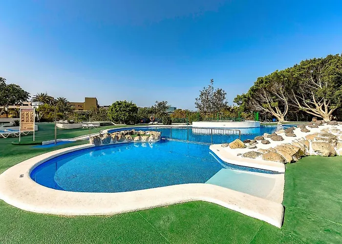 On The Ocean Coast Daire