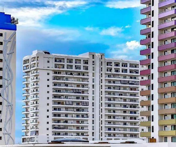 On The Ocean Coast 阿德耶